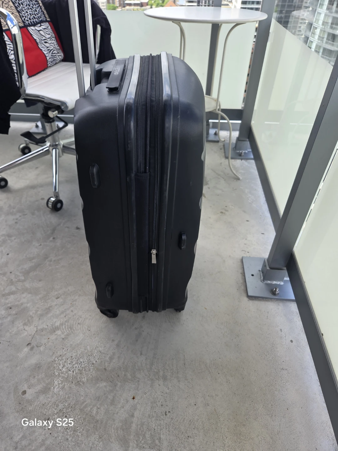 American Tourister Black Hardside Suitcase - photo 4