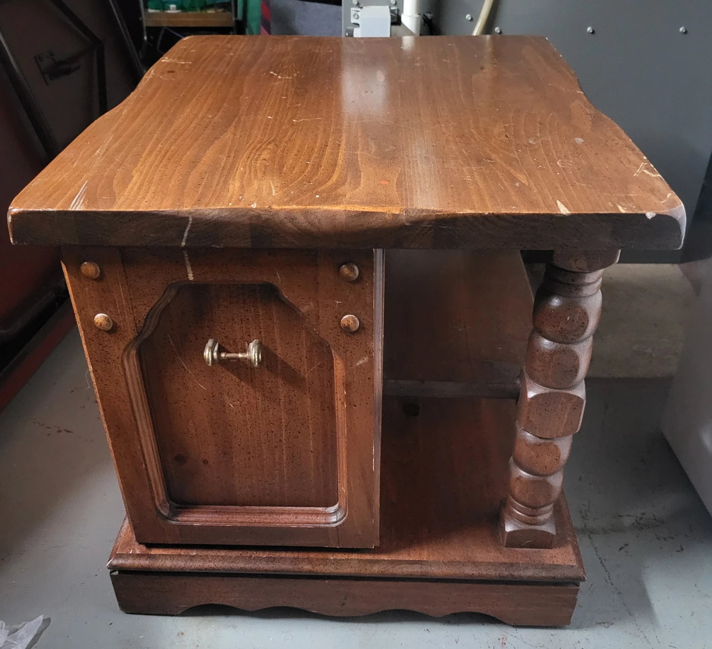 ⚽ Vintage Wooden Side Table