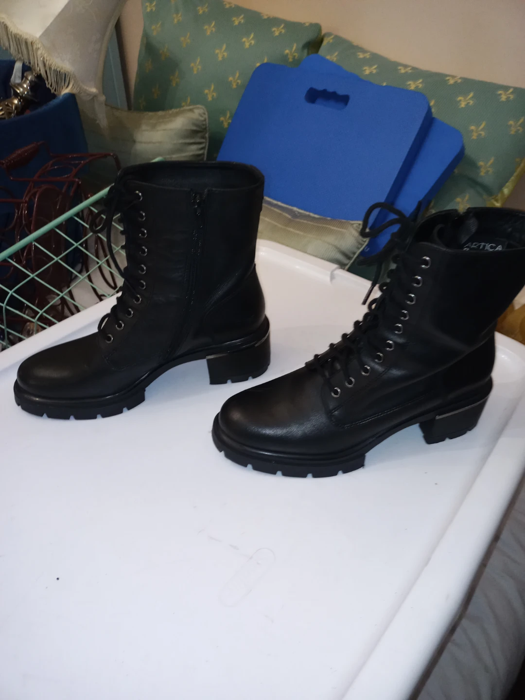 Artica Women's Leather Boots With Side Zippers - Size EU 39