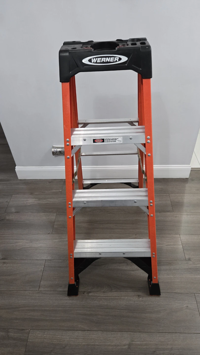 Werner 4 ft. Fiberglass Step Ladder - photo 2