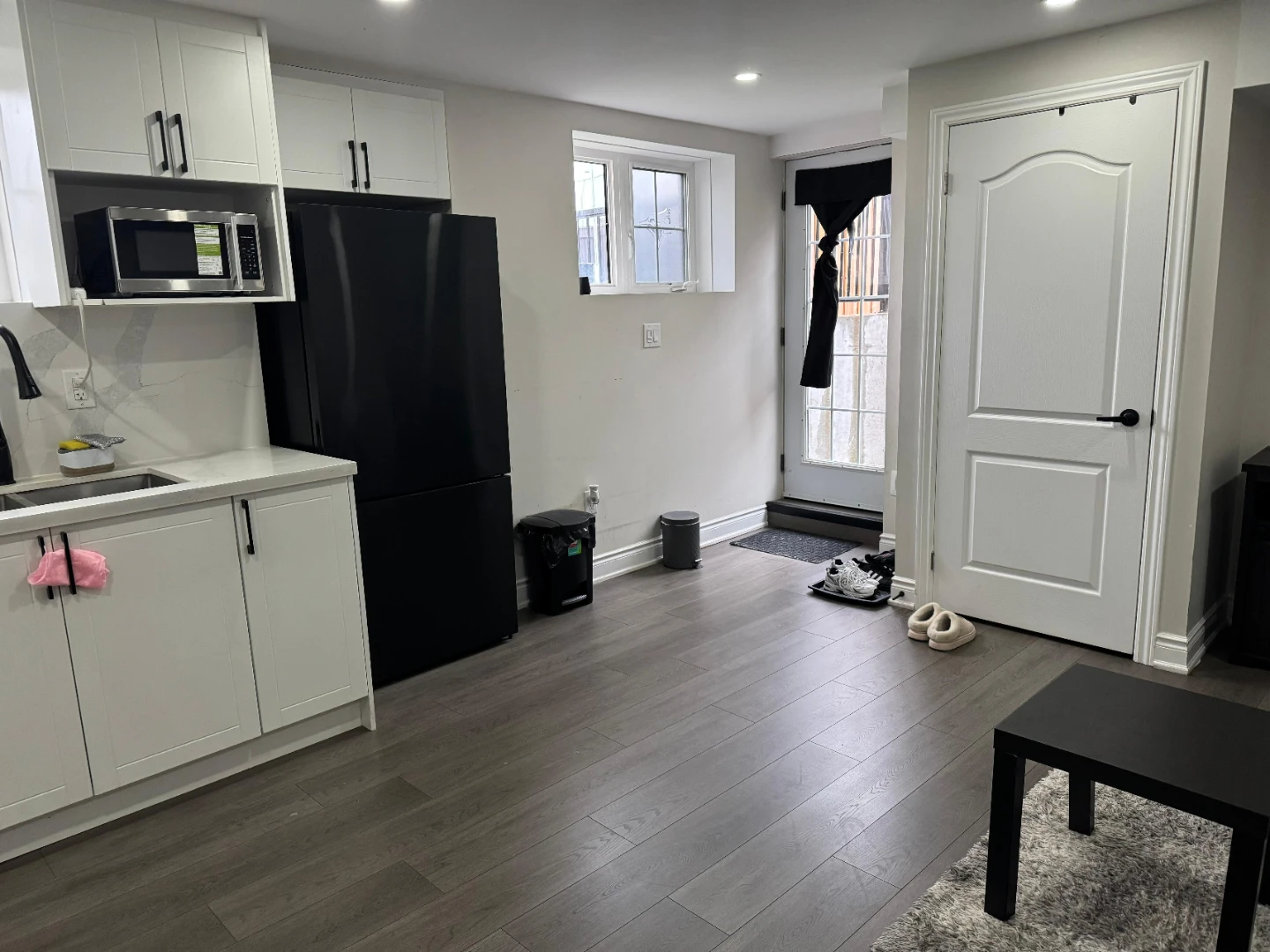 Basement apartment room for rent in sharing for a Female