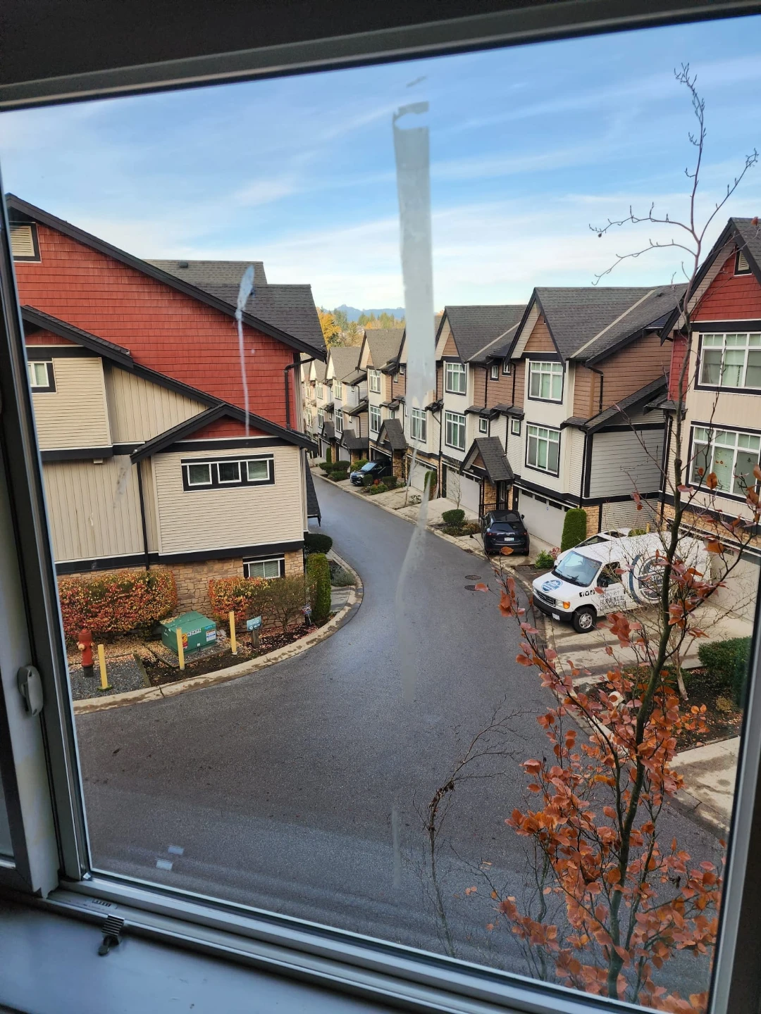 3 bedroom, 2.5 bath, townhouse, w amenity and garage. - photo 2