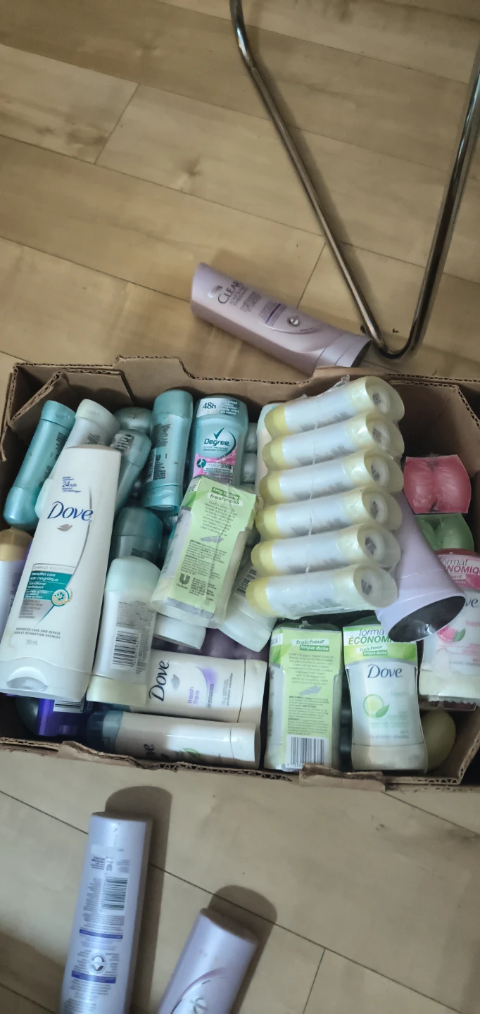 Bulk Lot of Dove & Clear Body Washes, Shampoos, and Deodorants - photo 2