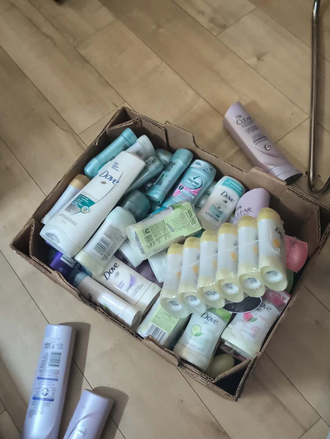 Bulk Lot of Dove & Clear Body Washes, Shampoos, and Deodorants - photo 5