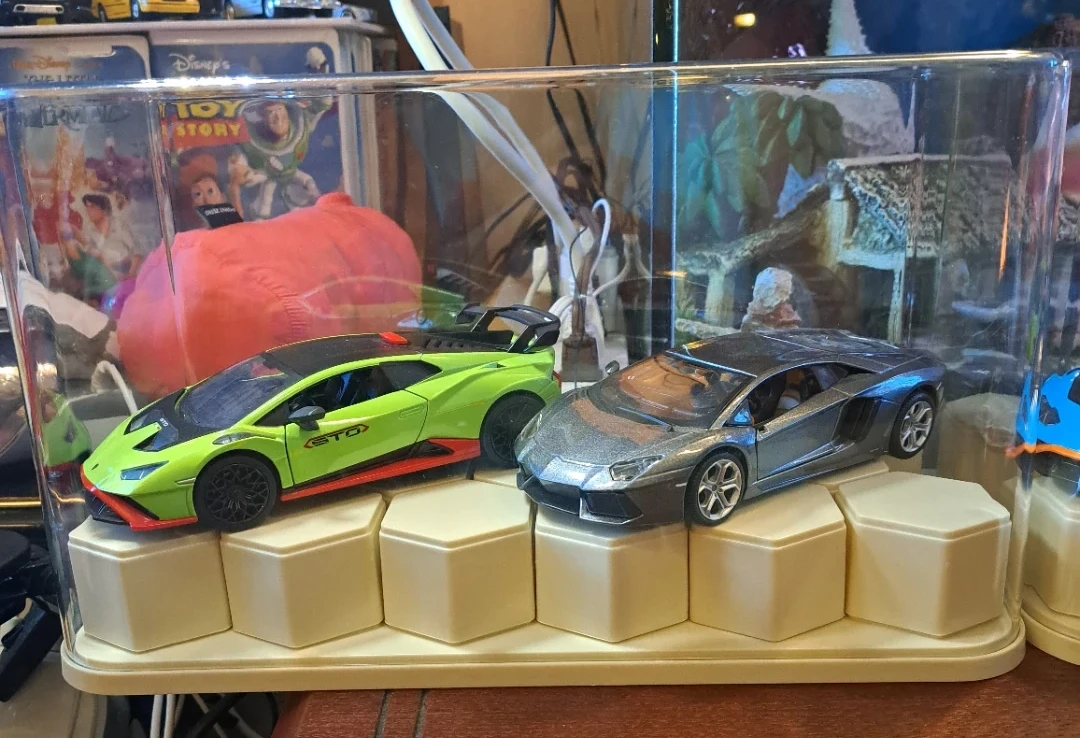Clear Display Case with Hexagonal Risers - photo 3