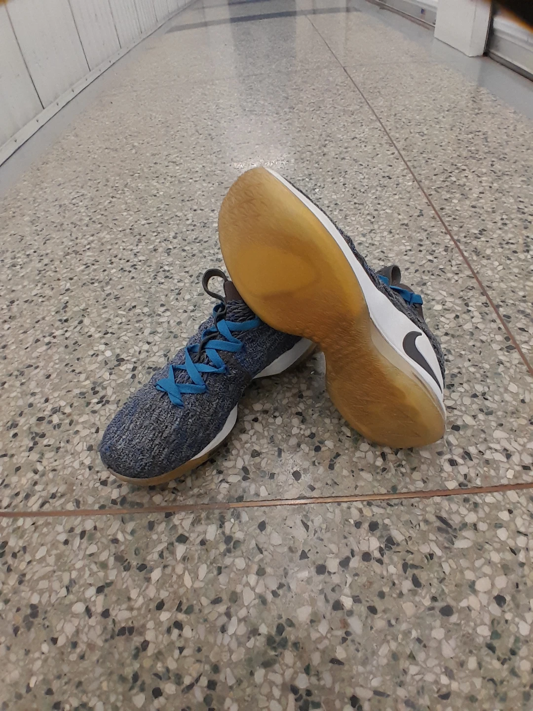 Nike Running Shoes Men's Size 8.5 - photo 4