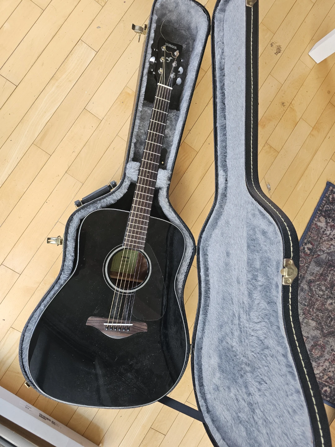 Yamaha Acoustic Guitar