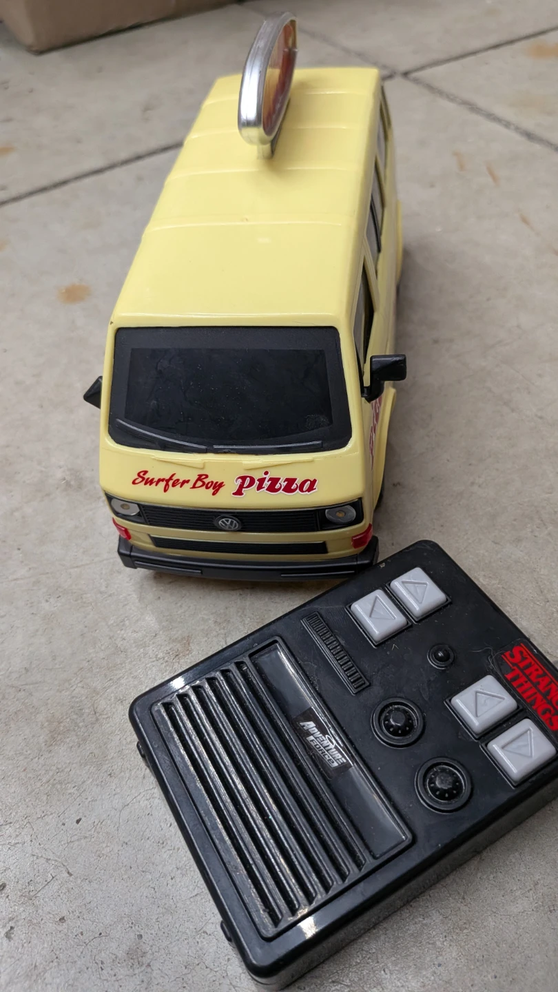 Stranger Things Surfer Boy Pizza Van Remote Control Toy ⚽ - photo 5