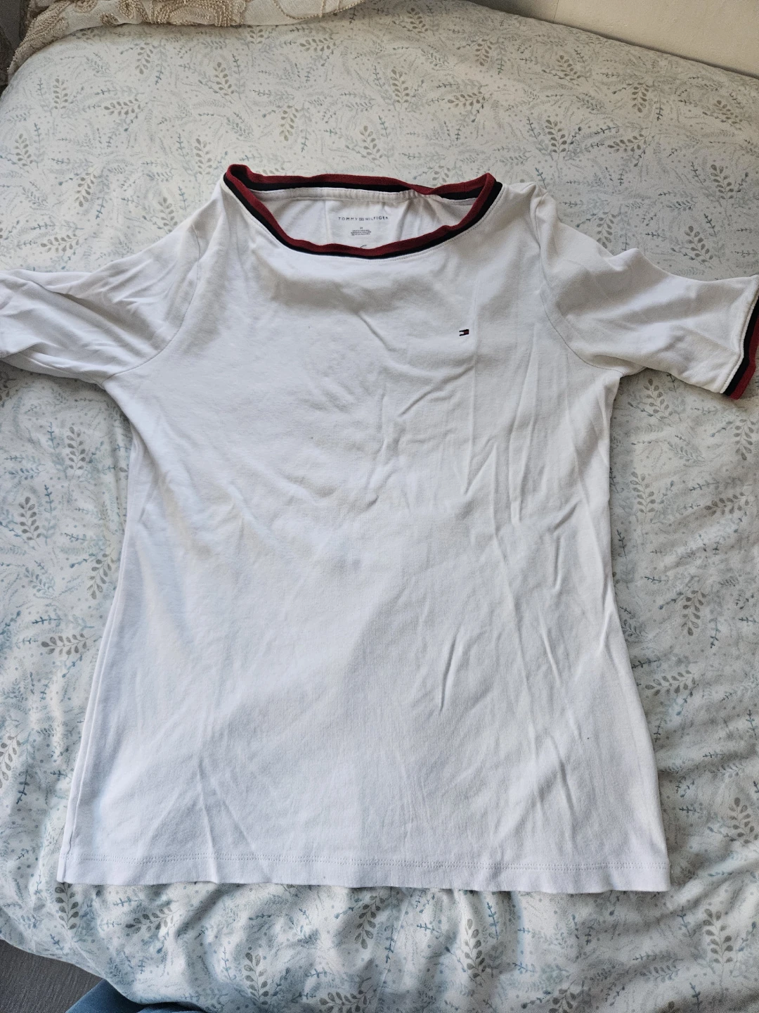 Tommy Hilfiger & Gap T-Shirts Bundle - photo 2