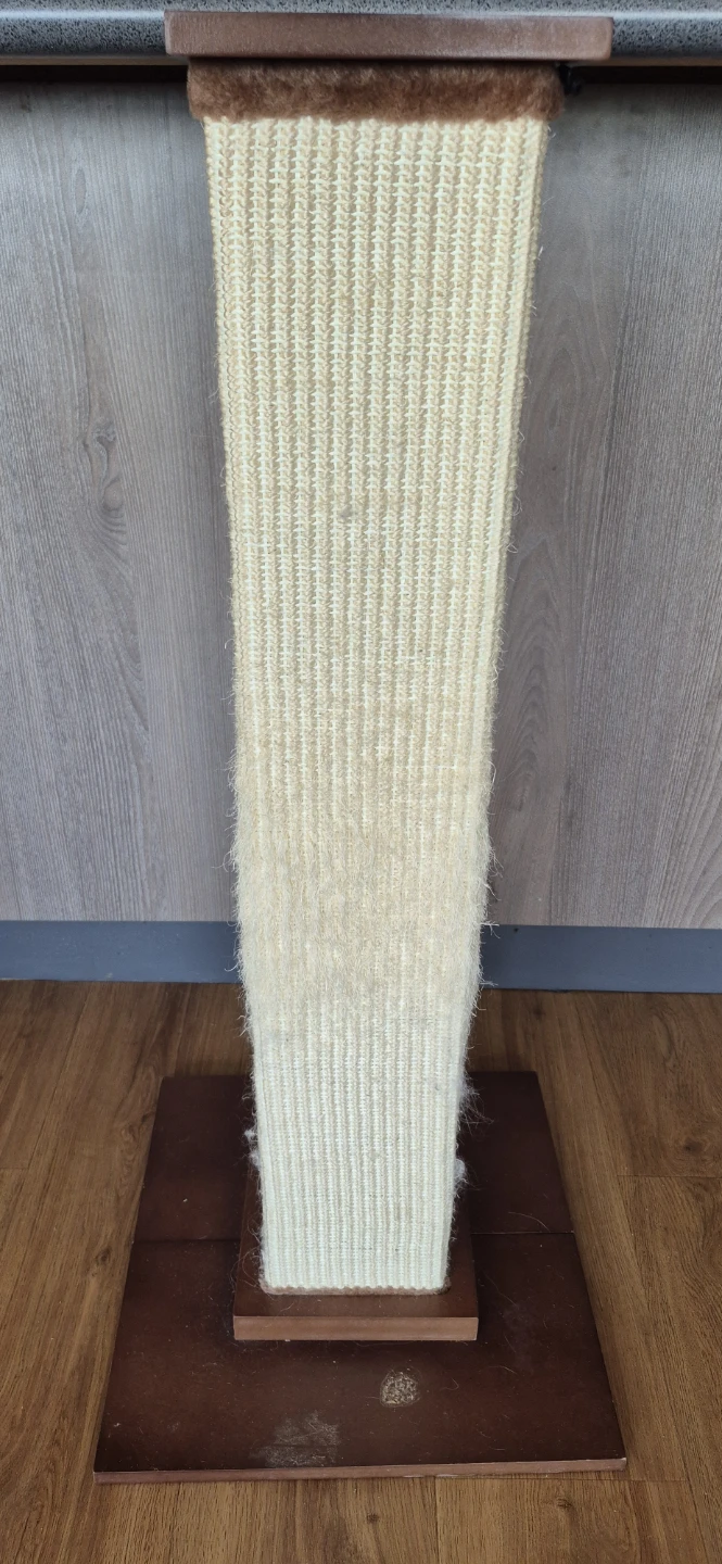 Cat Scratching Post - photo 3