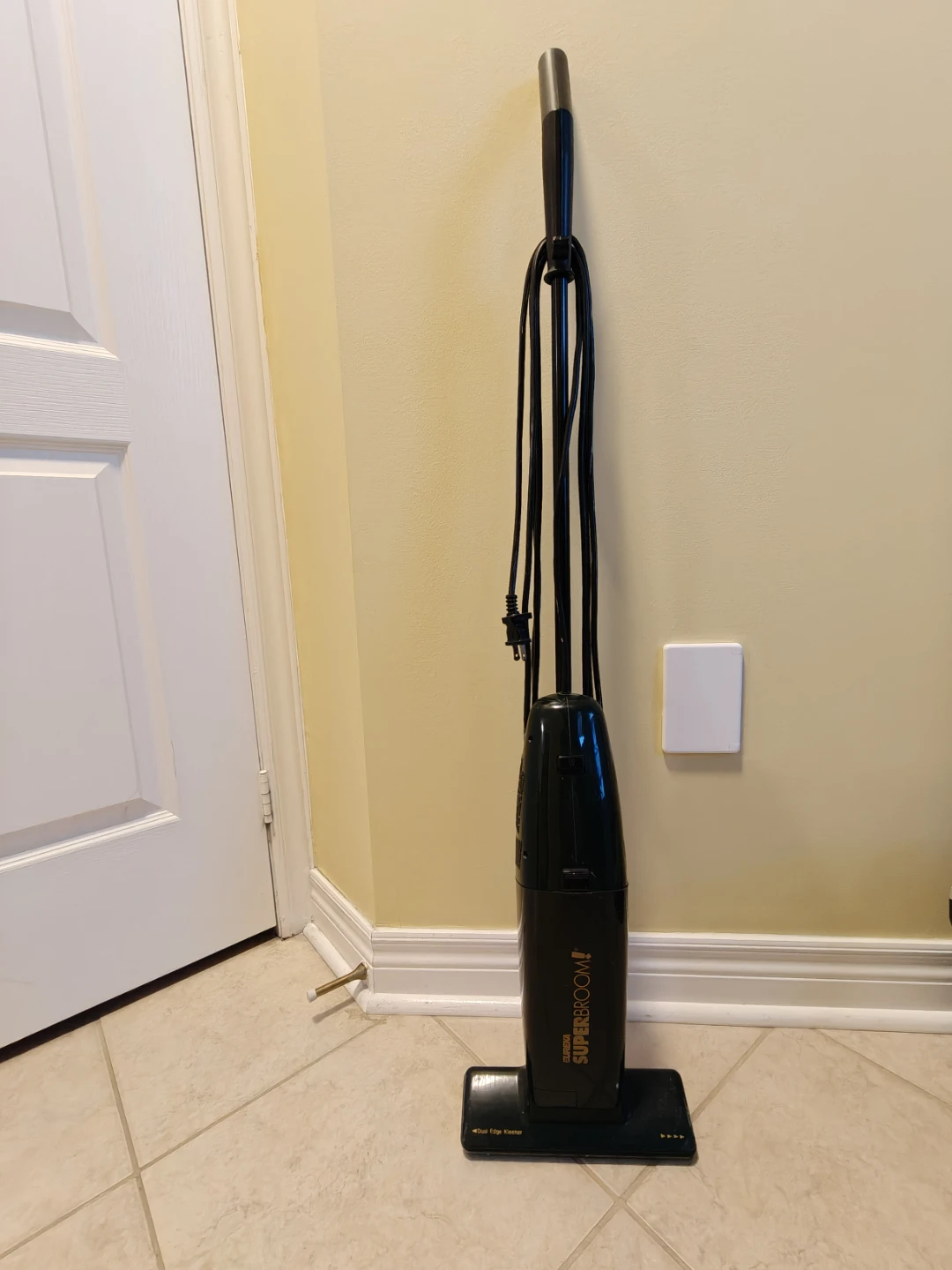 Eureka Superbroom Vacuum