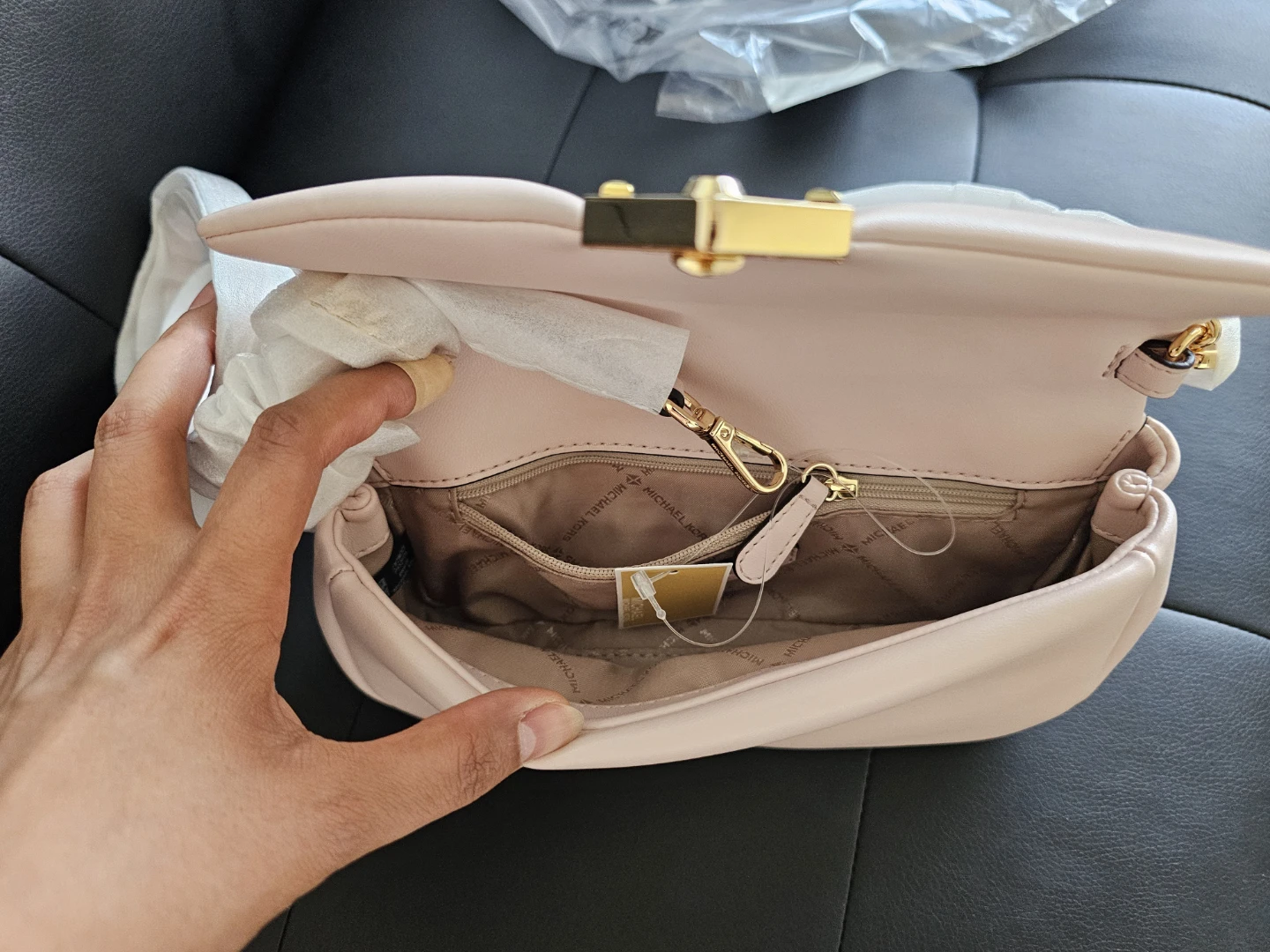 BNWT Authentic Michael Kors Pink Leather Shoulder Bag - photo 4