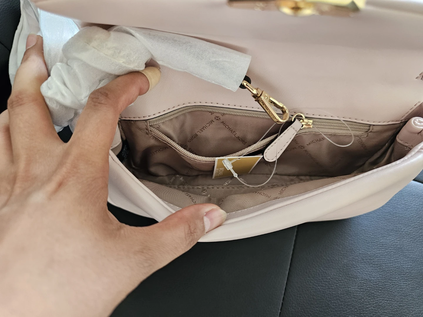 BNWT Authentic Michael Kors Pink Leather Shoulder Bag - photo 5
