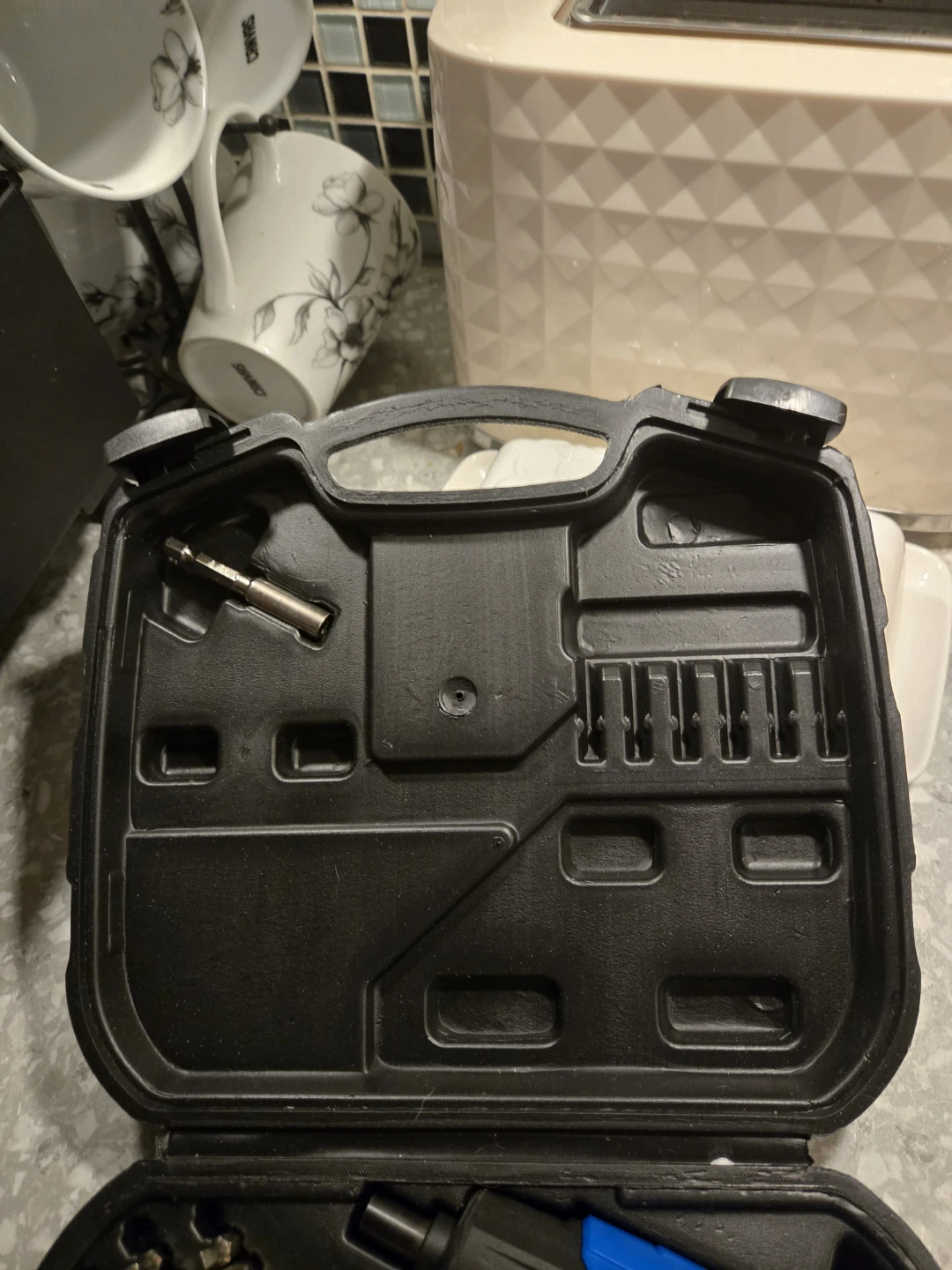Mastercraft Cordless Screwdriver Kit - photo 3