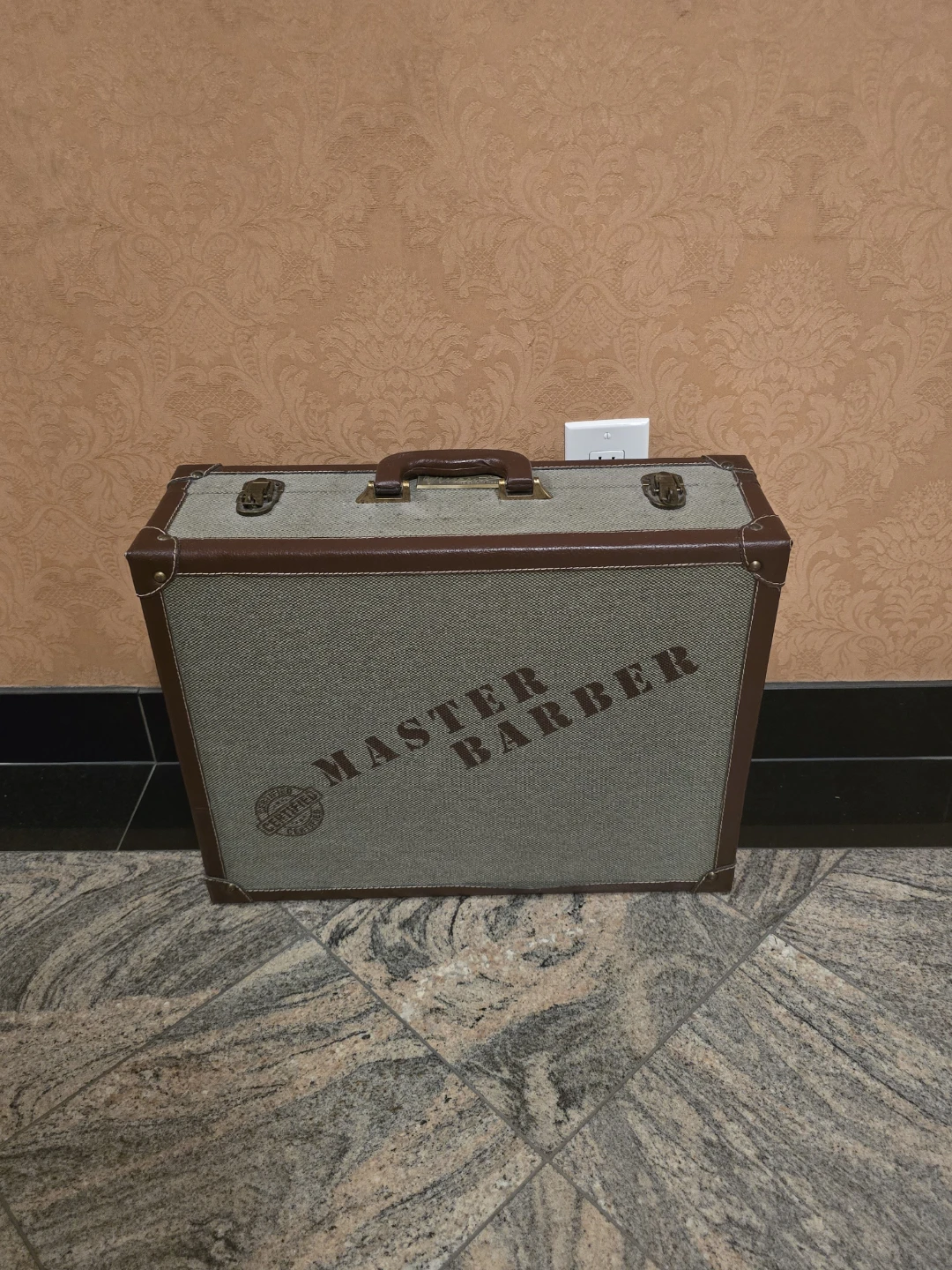 ANTIQUE STYLE Master  Barber Case – Adventure