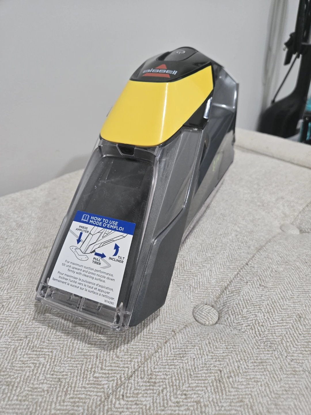 Bissell Pet Stain Eraser Portable Spot Cleaner - photo 2
