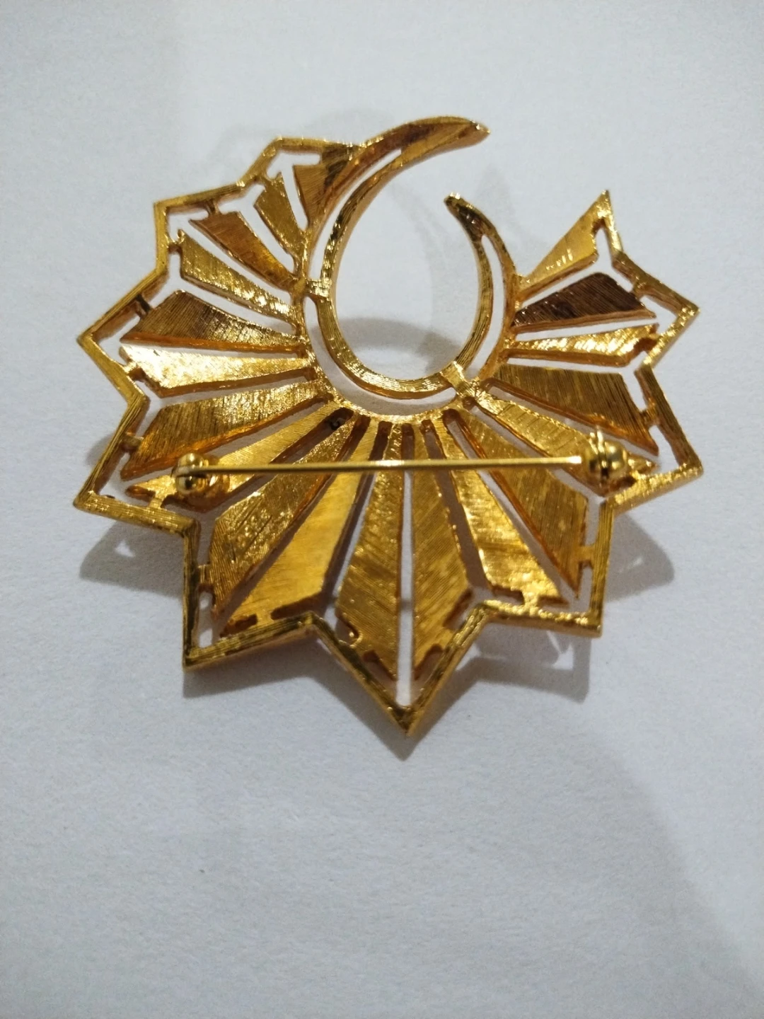 Trifaria textured and polished gold tone pointed swirl brooch - photo 2