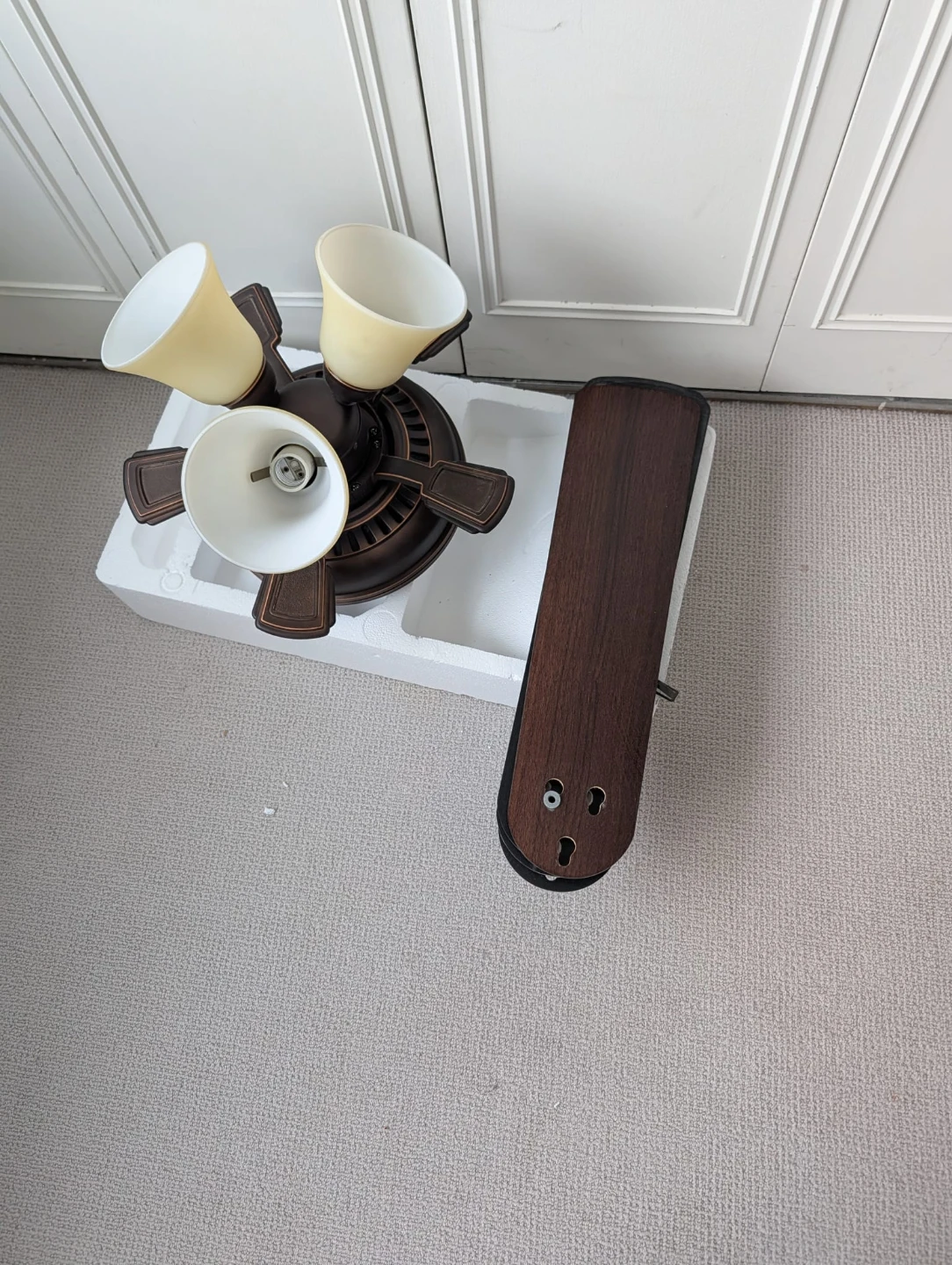 Hampton Bay Ceiling Fan with 3 Lights - photo 2