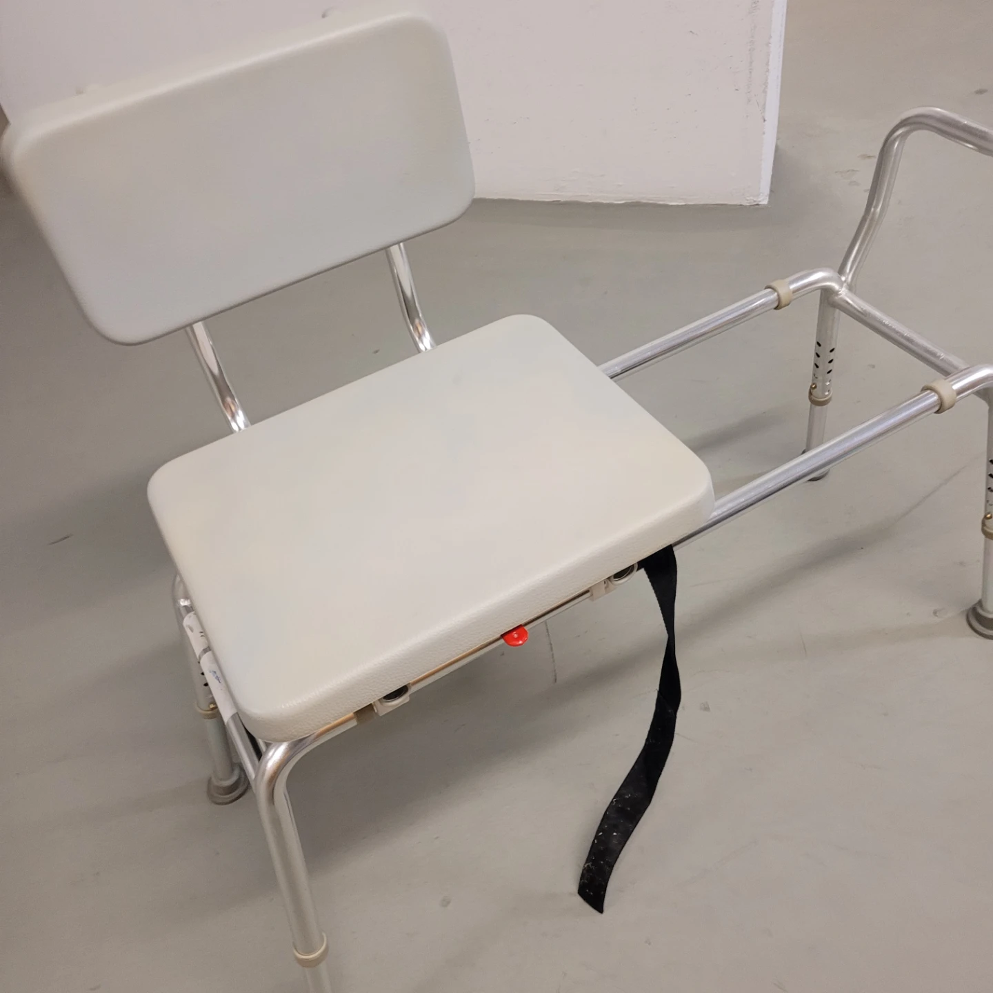 SLIDING TUB TRANSFER CHAIR - photo 2
