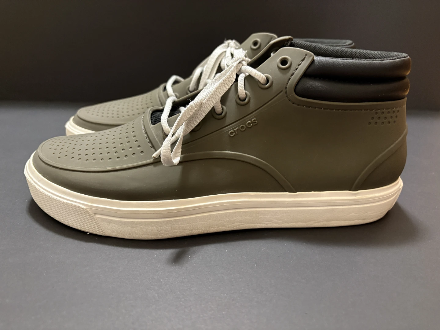Crocs sneakers size9M - photo 3