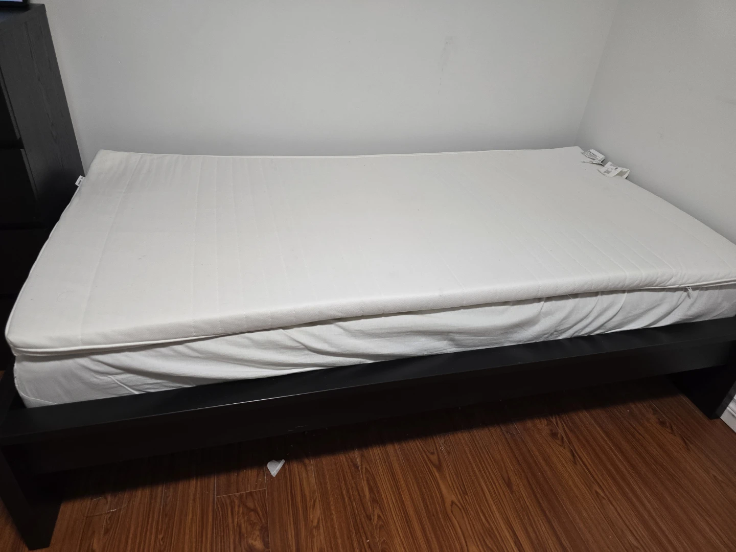 Ikea malm twin bed frame + White Mattress + head board