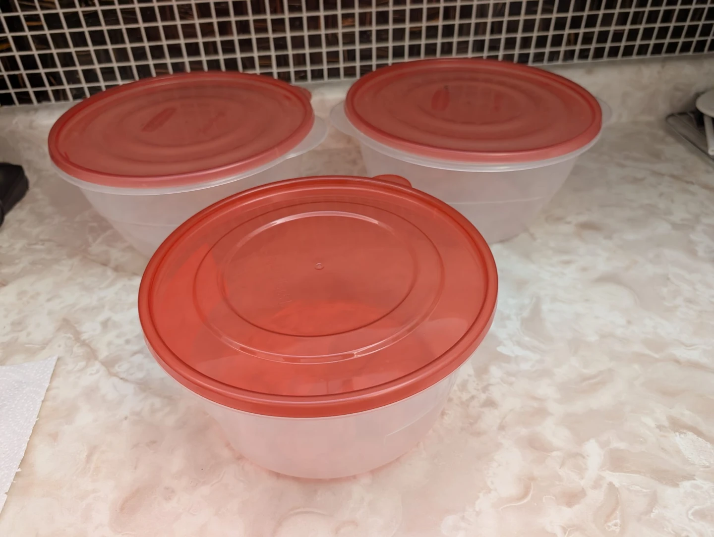 Set of 3 Rubbermaid Food Storage Bowls with Lids