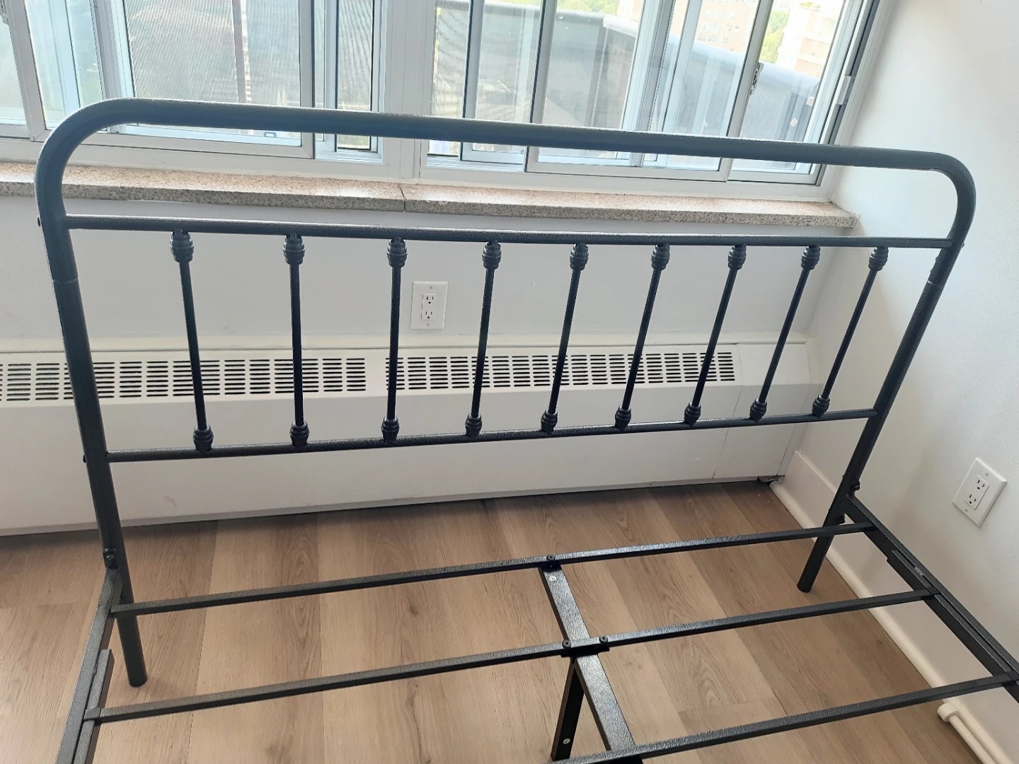 Black Metal Bed Frame - Queen Size - photo 2