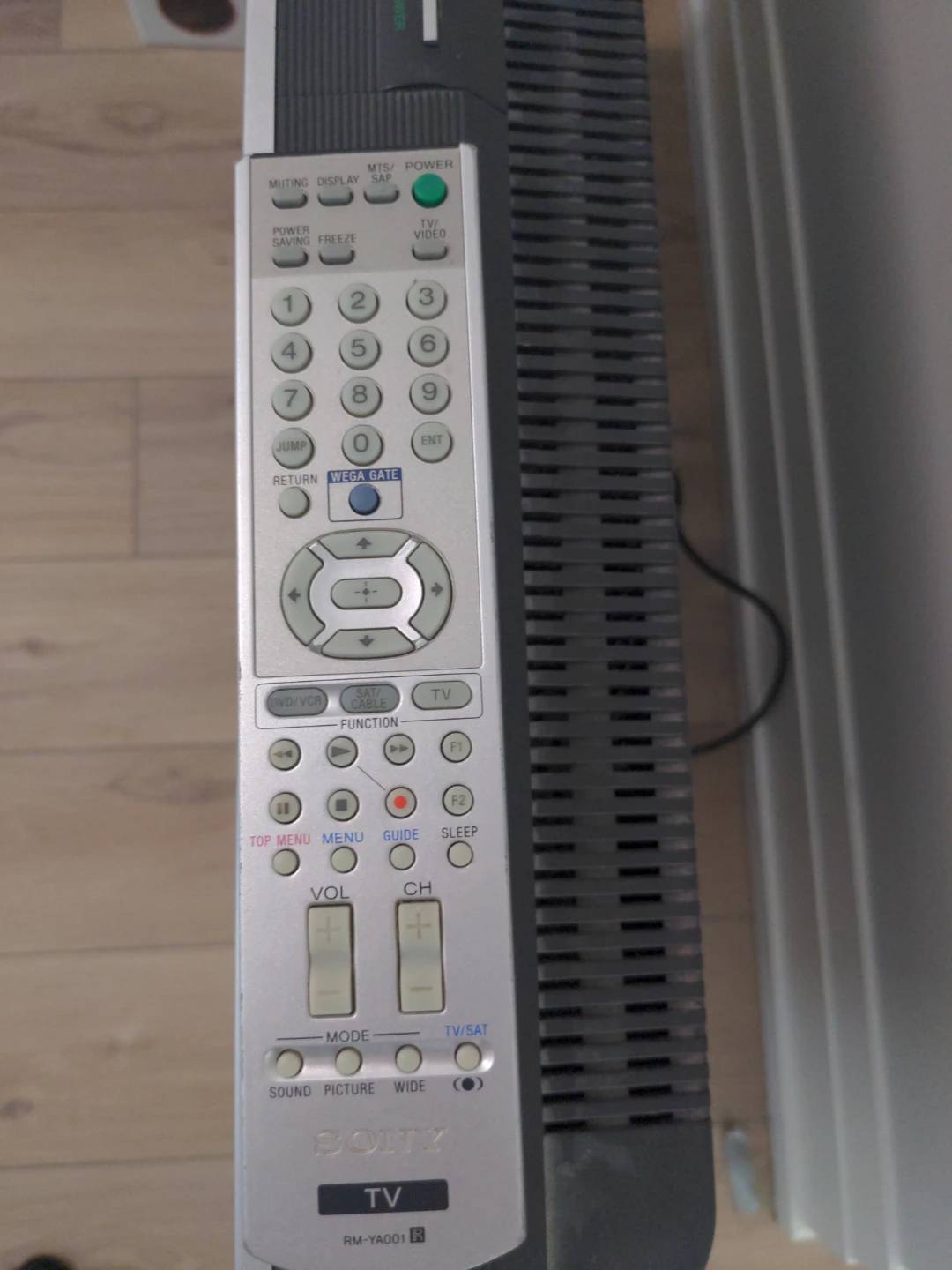 Sony BRAVIA KLV-S32A10 HD Television - photo 2