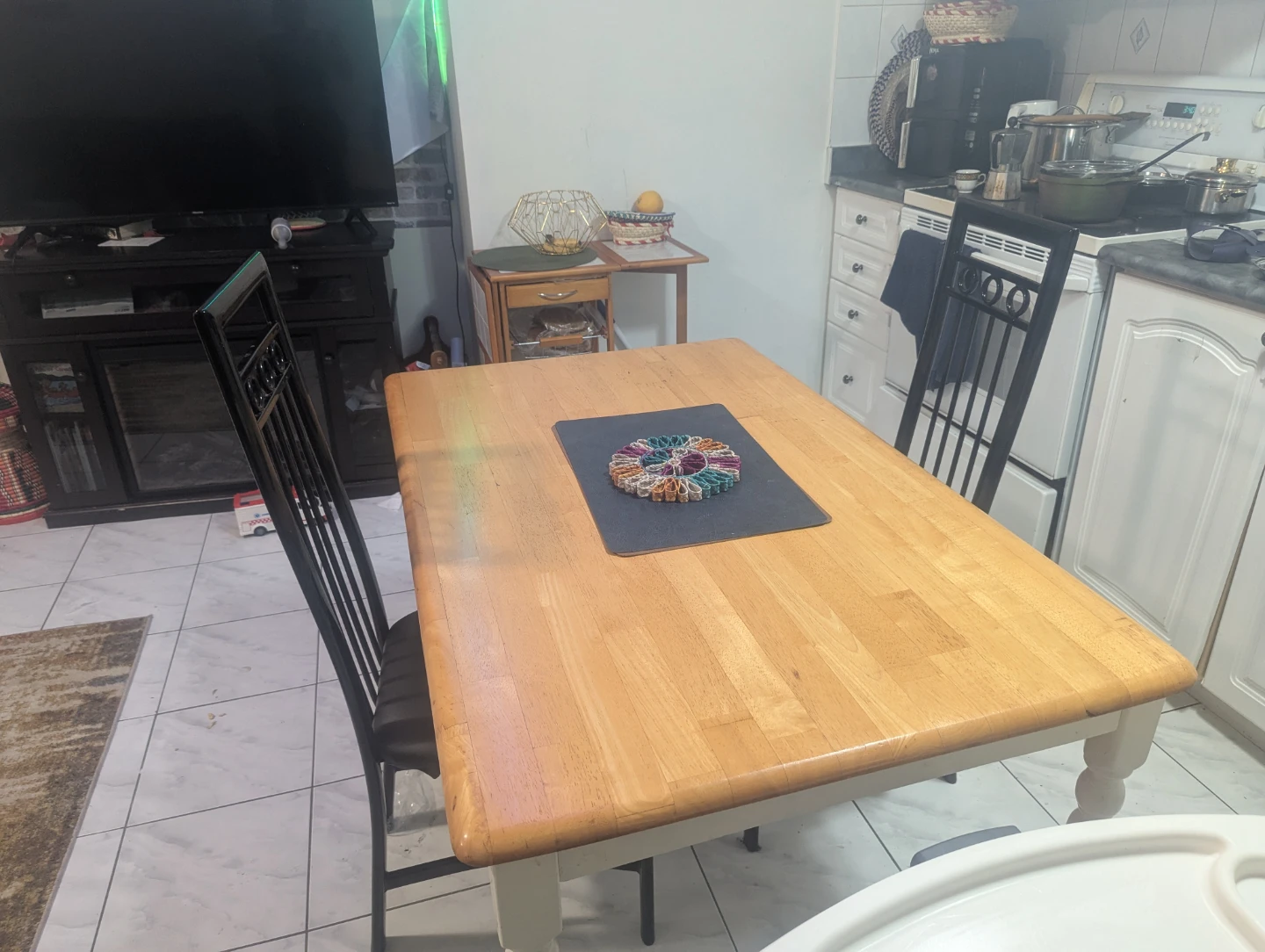 Table and dining chairs in great condition - photo 3