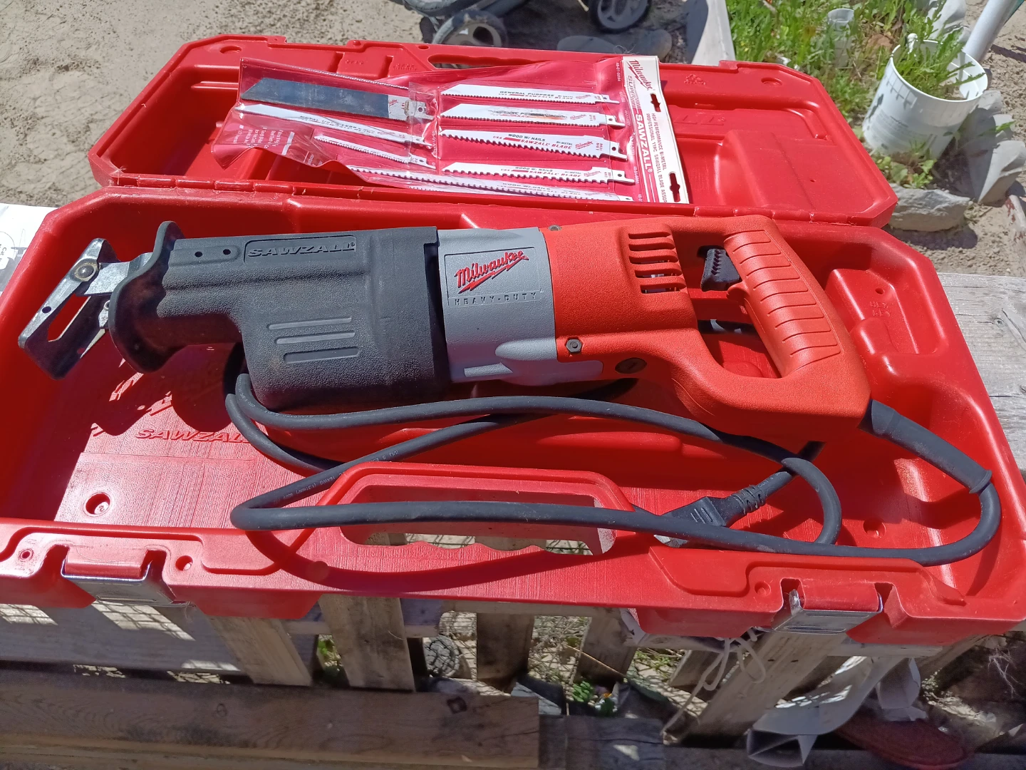Milwaukee Sawzall Reciprocating Saw Kit with Blades