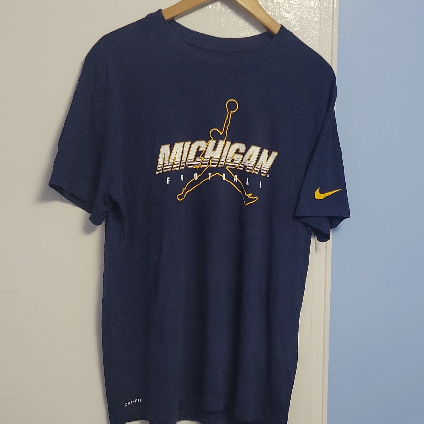 Nike Dri-Fit Michigan Football T-Shirt Size L