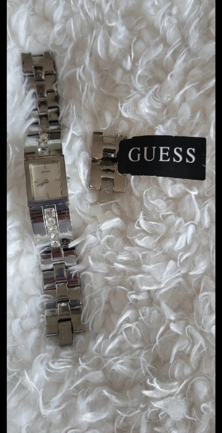 GUESS Women's Stainless Steel Watch ⚽