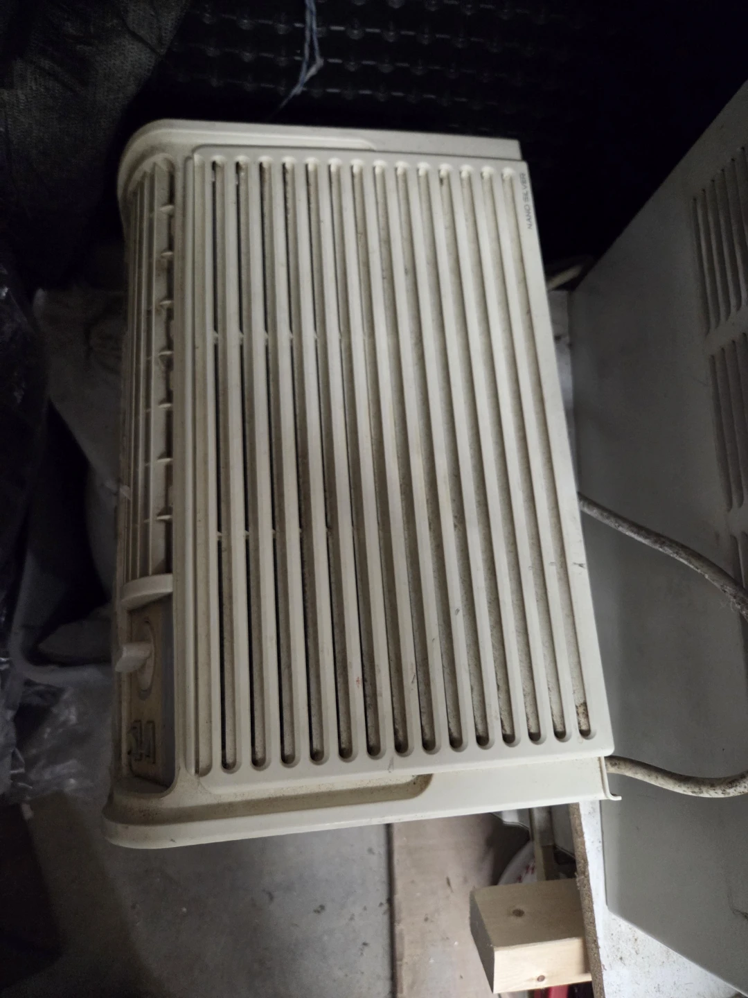 Daewoo Window Air Conditioner - photo 3