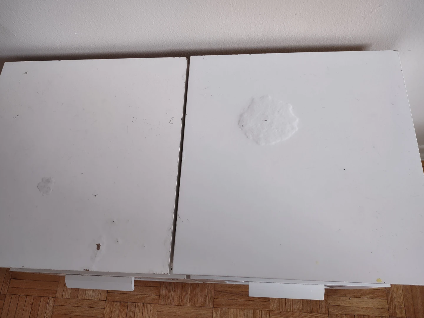 (free) IKEA White Side Tables - Set of 2 - photo 2