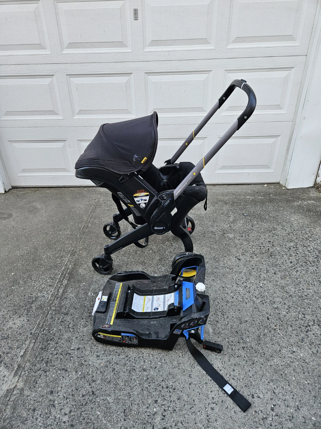 Doona plus with car seat and base - photo 2