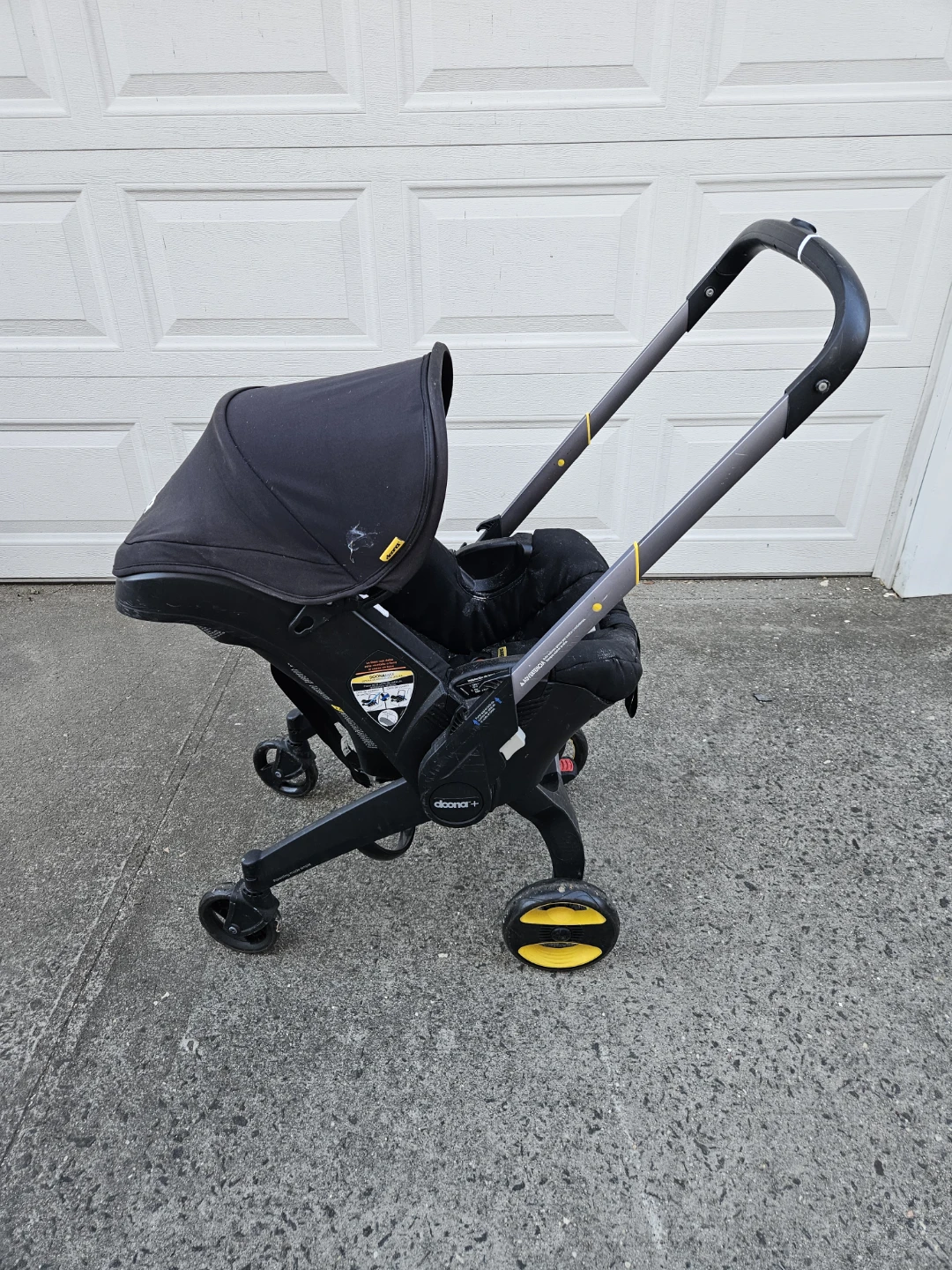 Doona plus with car seat and base - photo 3
