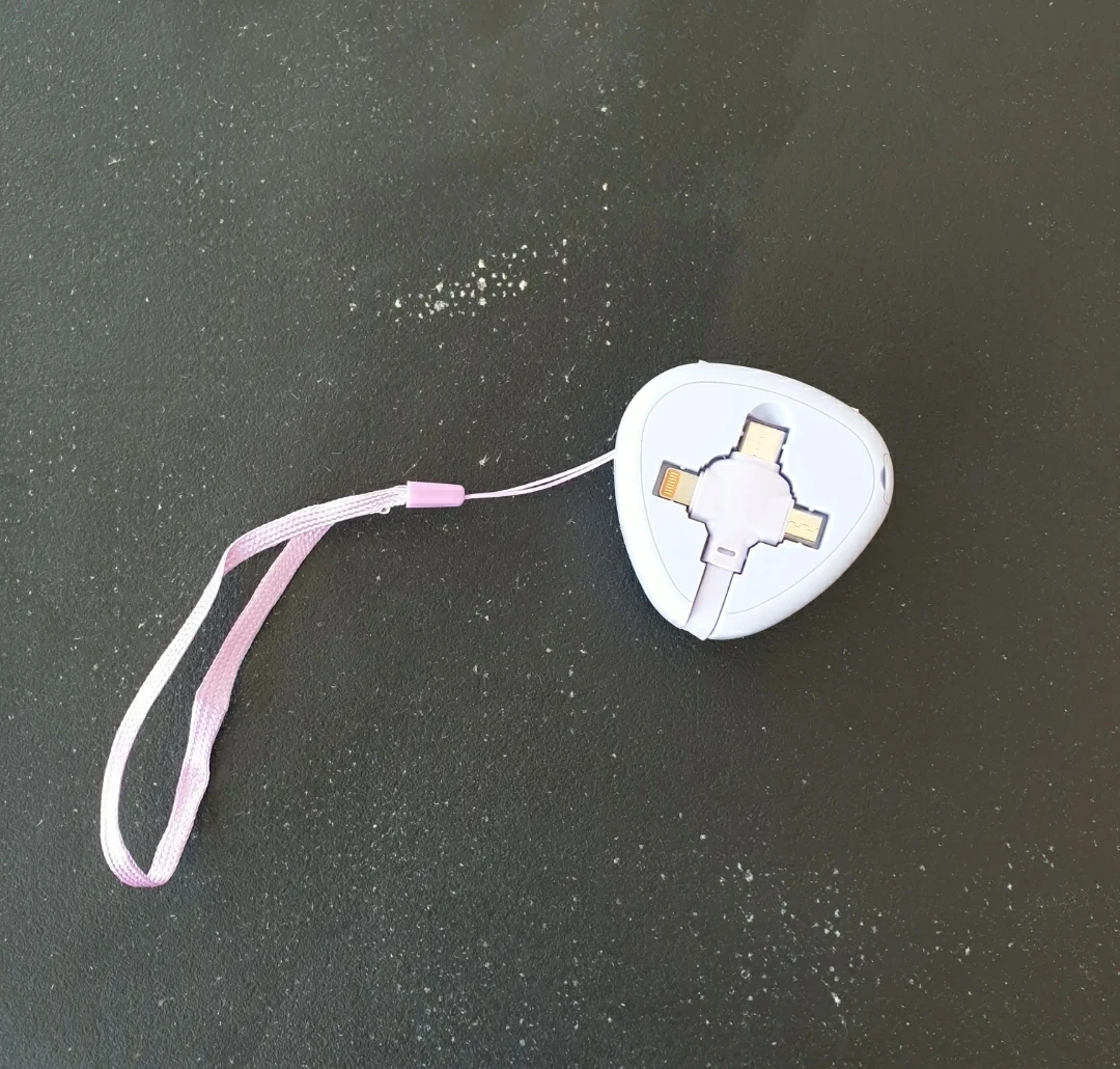 ------ A very beautiful multi-USB charger with retractable cable - photo 2