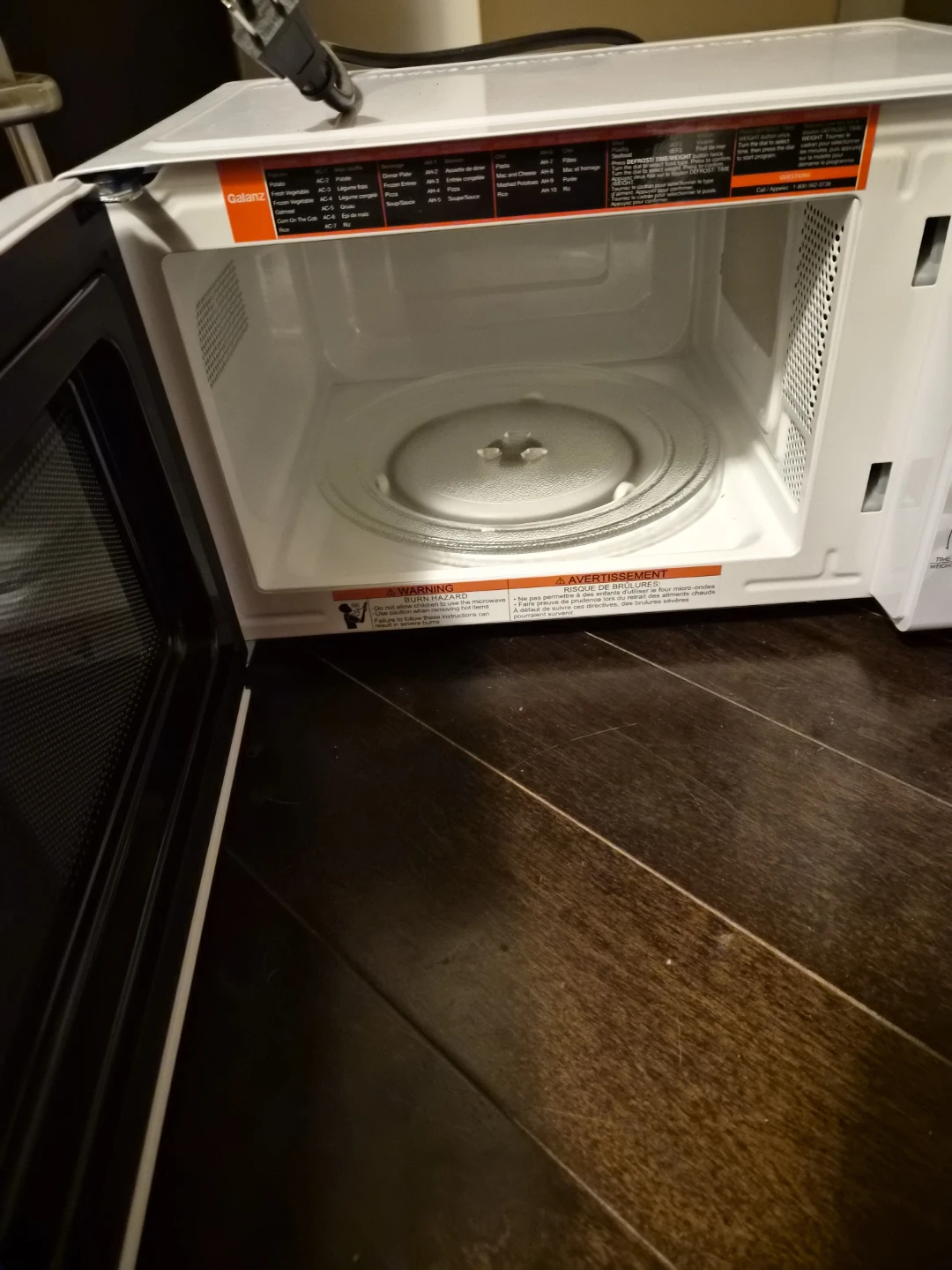Galanz White Microwave - photo 2