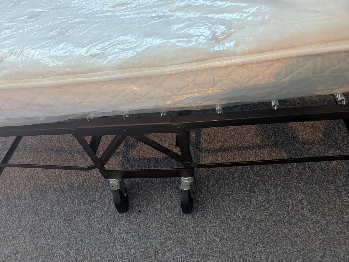 Roll a way cot pick up only - photo 4