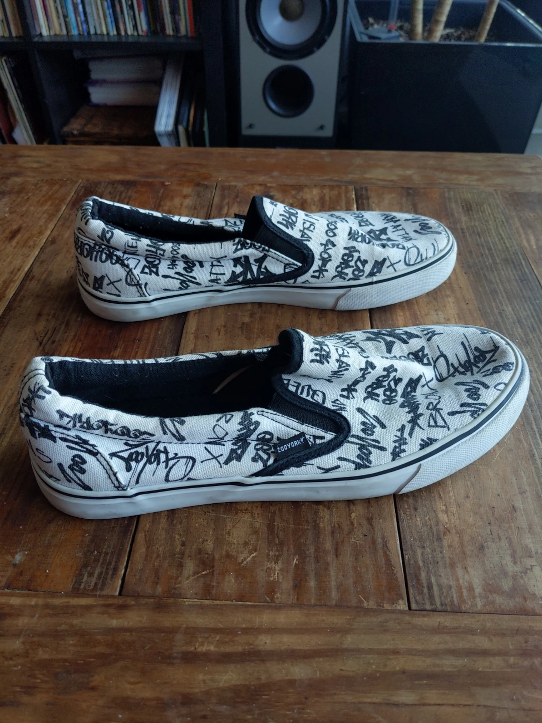 Slip-On Graffiti Print Shoes. Men's size 10 - photo 2