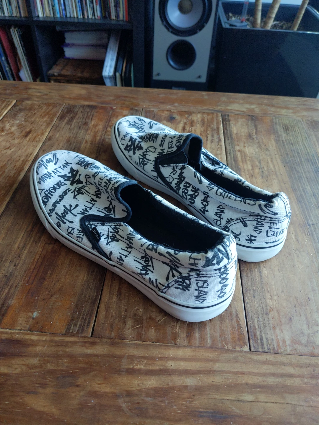 Slip-On Graffiti Print Shoes. Men's size 10 - photo 3