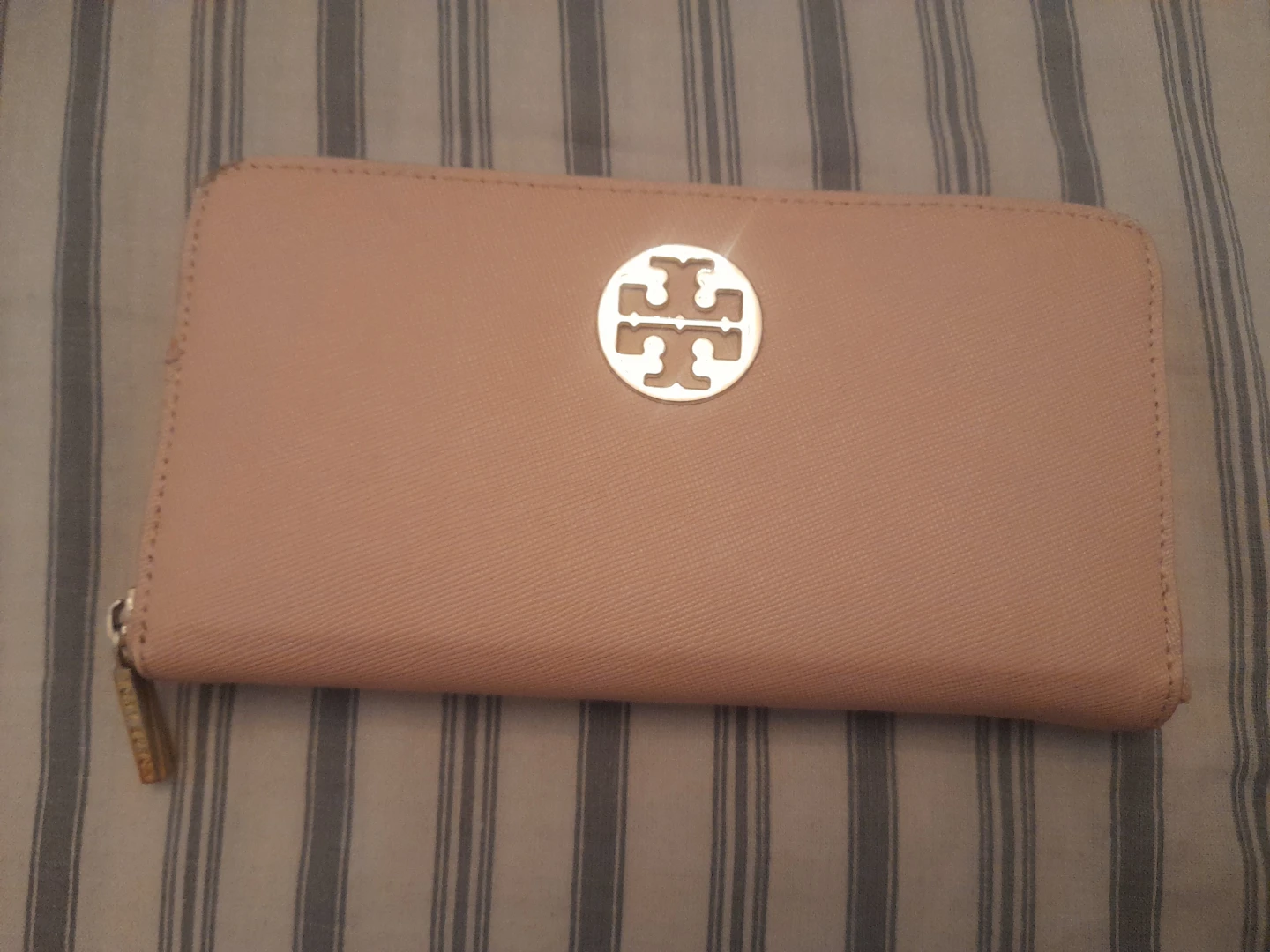 Tory Burch Light Pink Zip Around Wallet ⚽️