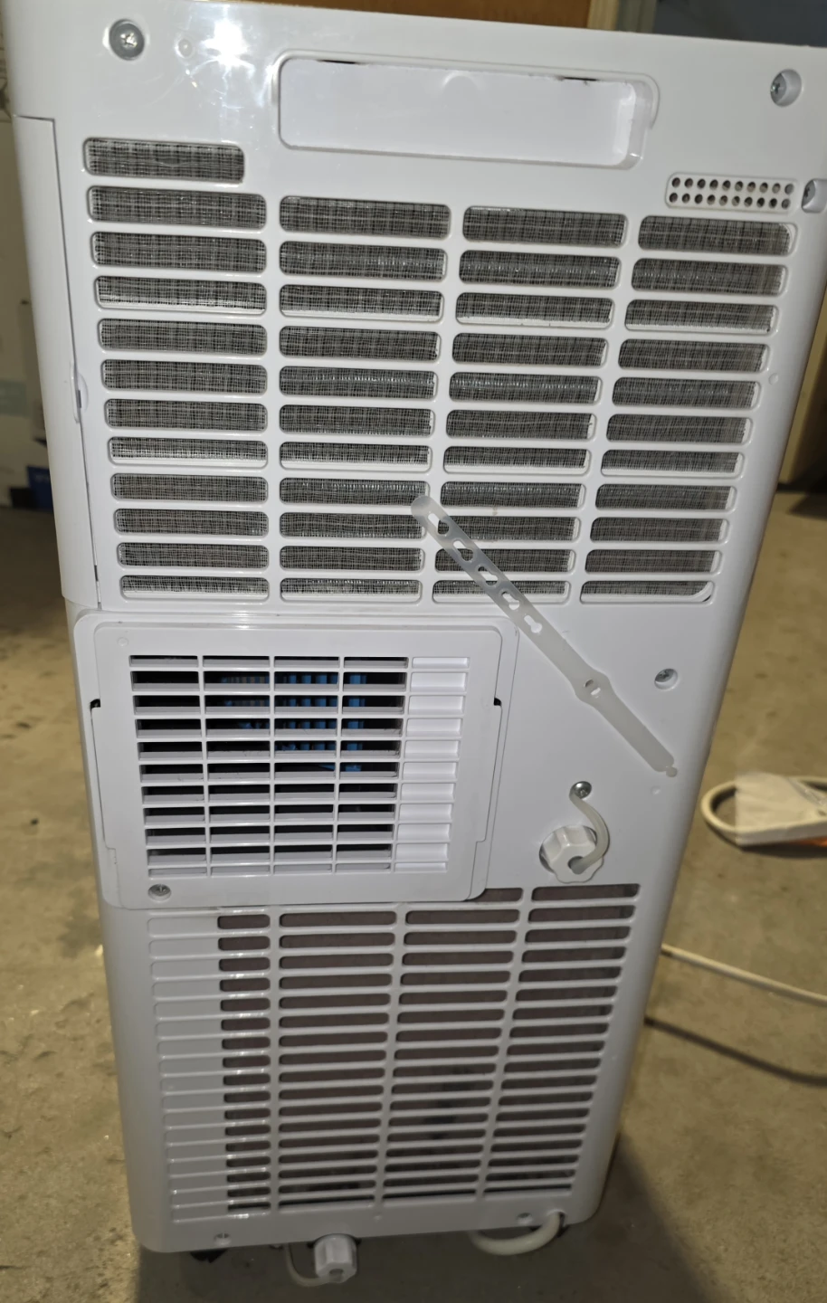 Insignia Portable Air Conditioner 8,000 BTU with remote - photo 3