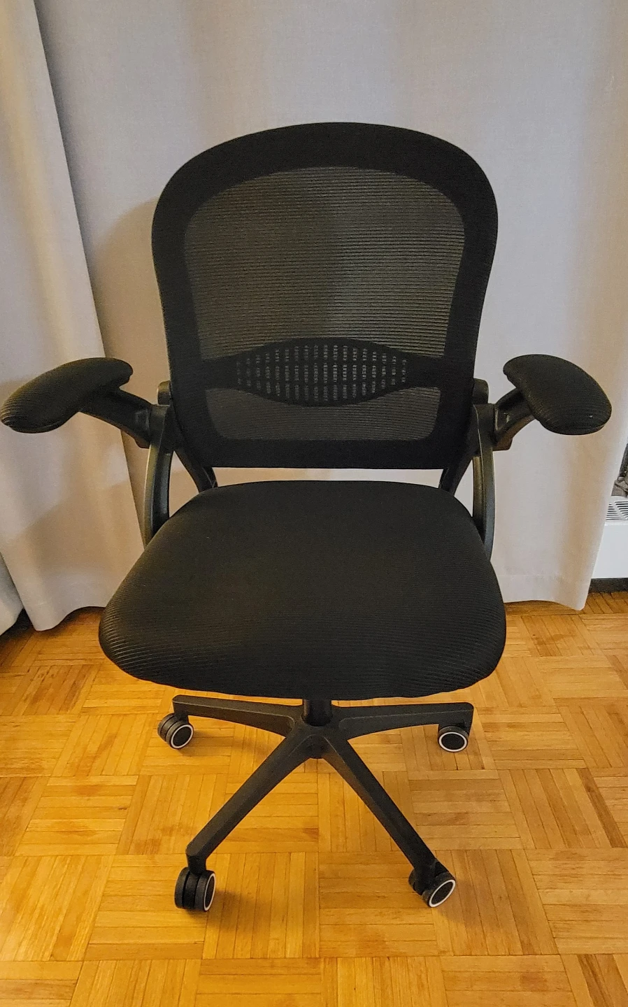 Black Mesh Office Chair with Flip-Up Arms ⚽