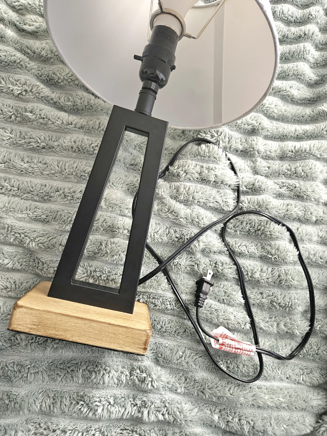 Black and Wood Accent Table Lamp - photo 2
