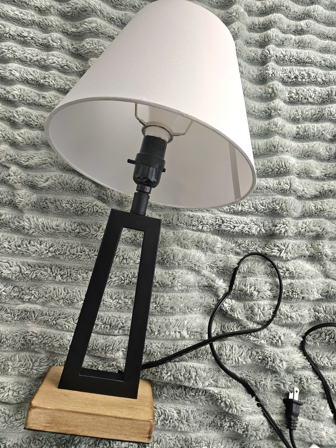 Black and Wood Accent Table Lamp - photo 4