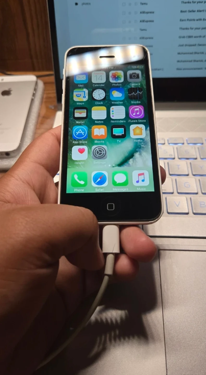 RARE Apple iPhone 5c  - White