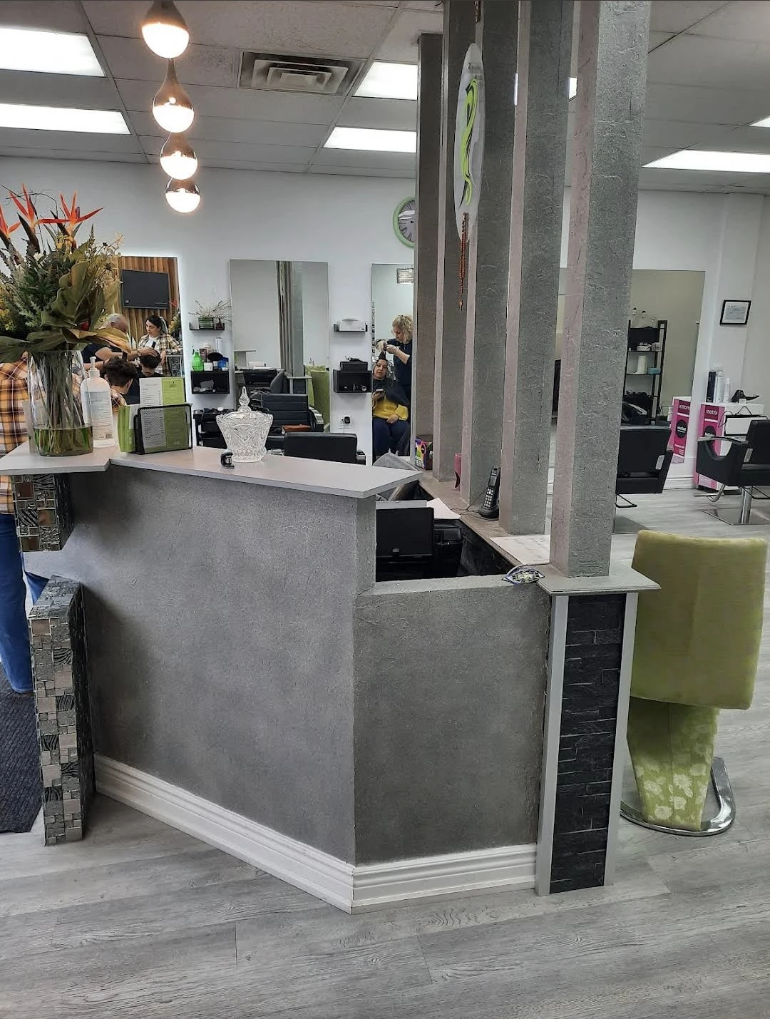 Stylish Hair Studio Space Available for Rent in Stoney Creek - photo 4