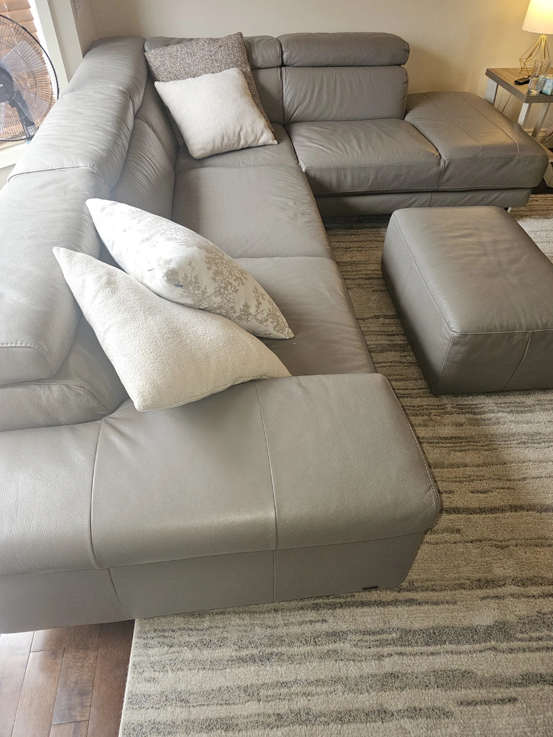 Sectional couch - photo 2