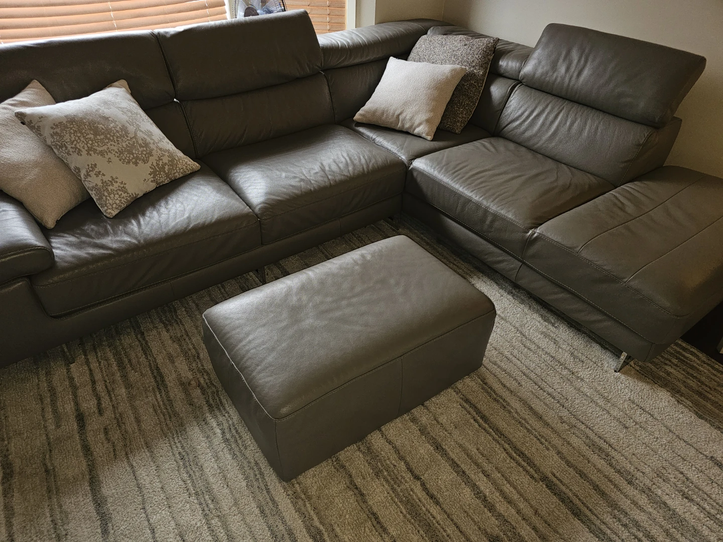 Sectional couch - photo 3